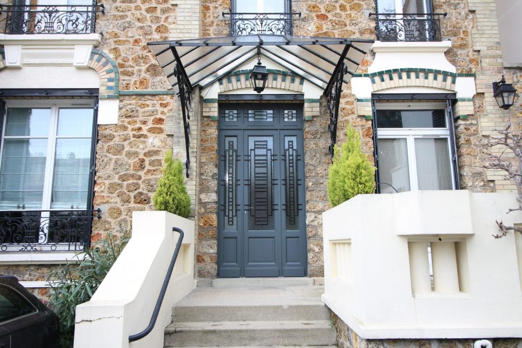 Reproduction isolante d'une porte ancienne des années 30