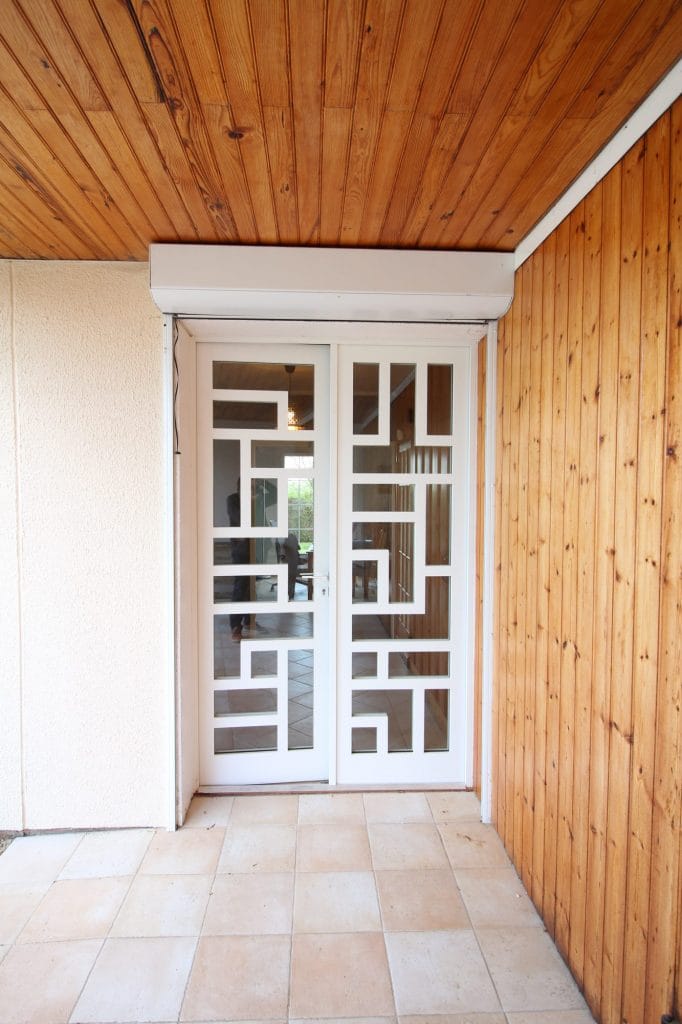reproduction isolante d'une porte contemporaine