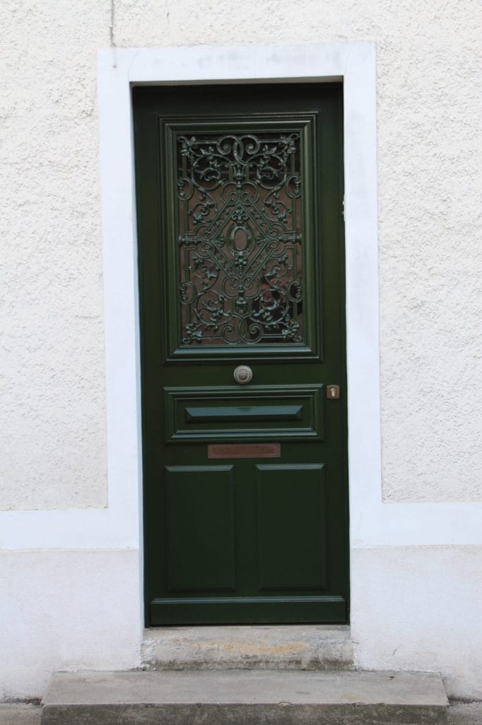 Reproduction isolante de porte ancienne