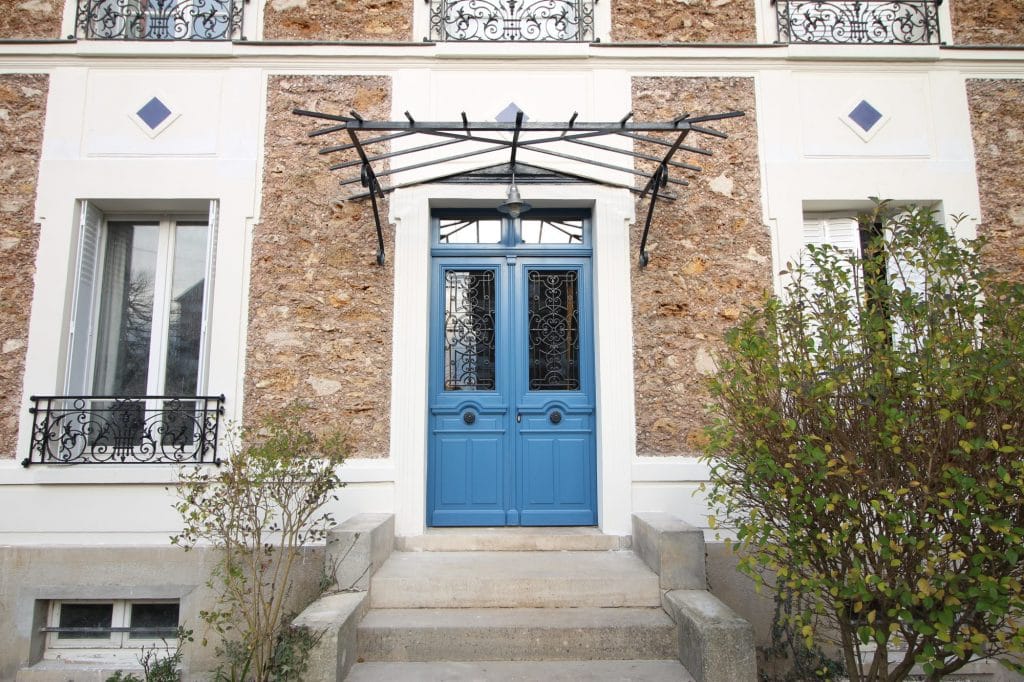 Porte ancienne architecture modifiée
