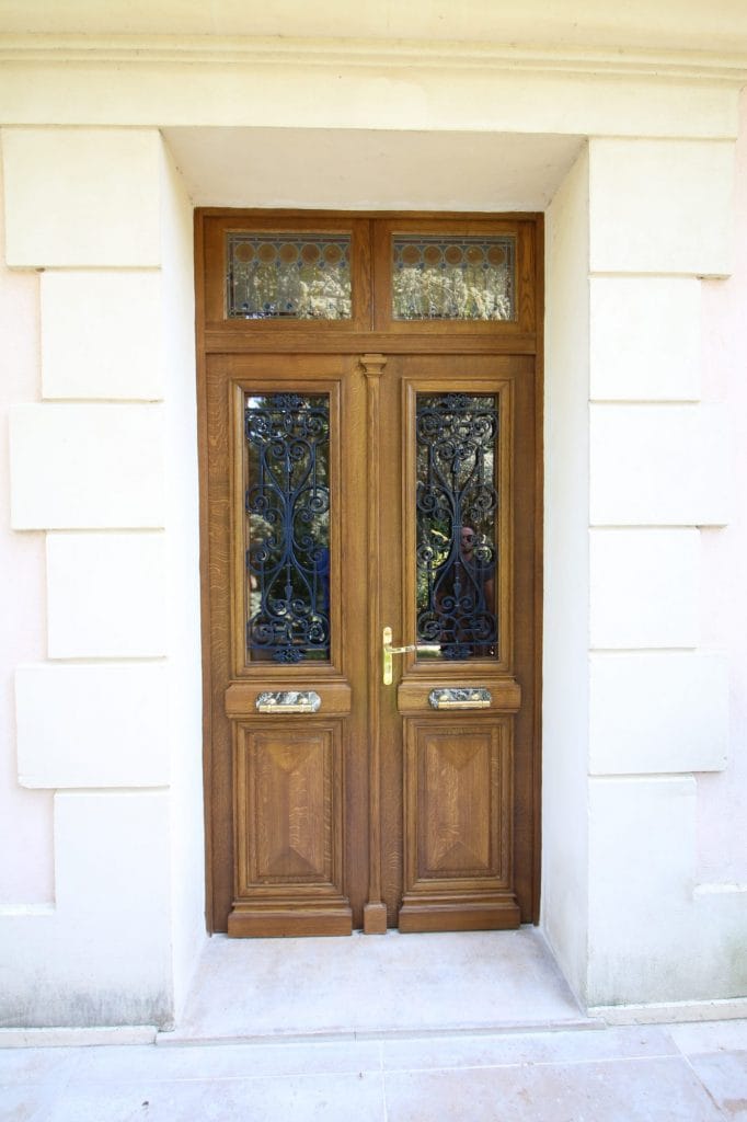 Reproduction isolante de porte ancienne