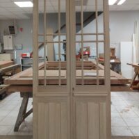 reproduction isolante porte ancienne en cours de fabrication porte en cours de fabrication