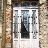 Reproduction isolante d’une porte ancienne des années 30 Reproduction isolante d'une porte ancienne des années 30